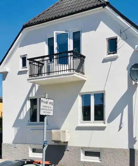 Stort Hus I Porsgrunn Sentrum Med Gangavstand Til "Alt" & Gratis Parkering Til Flere Biler Екстериор снимка